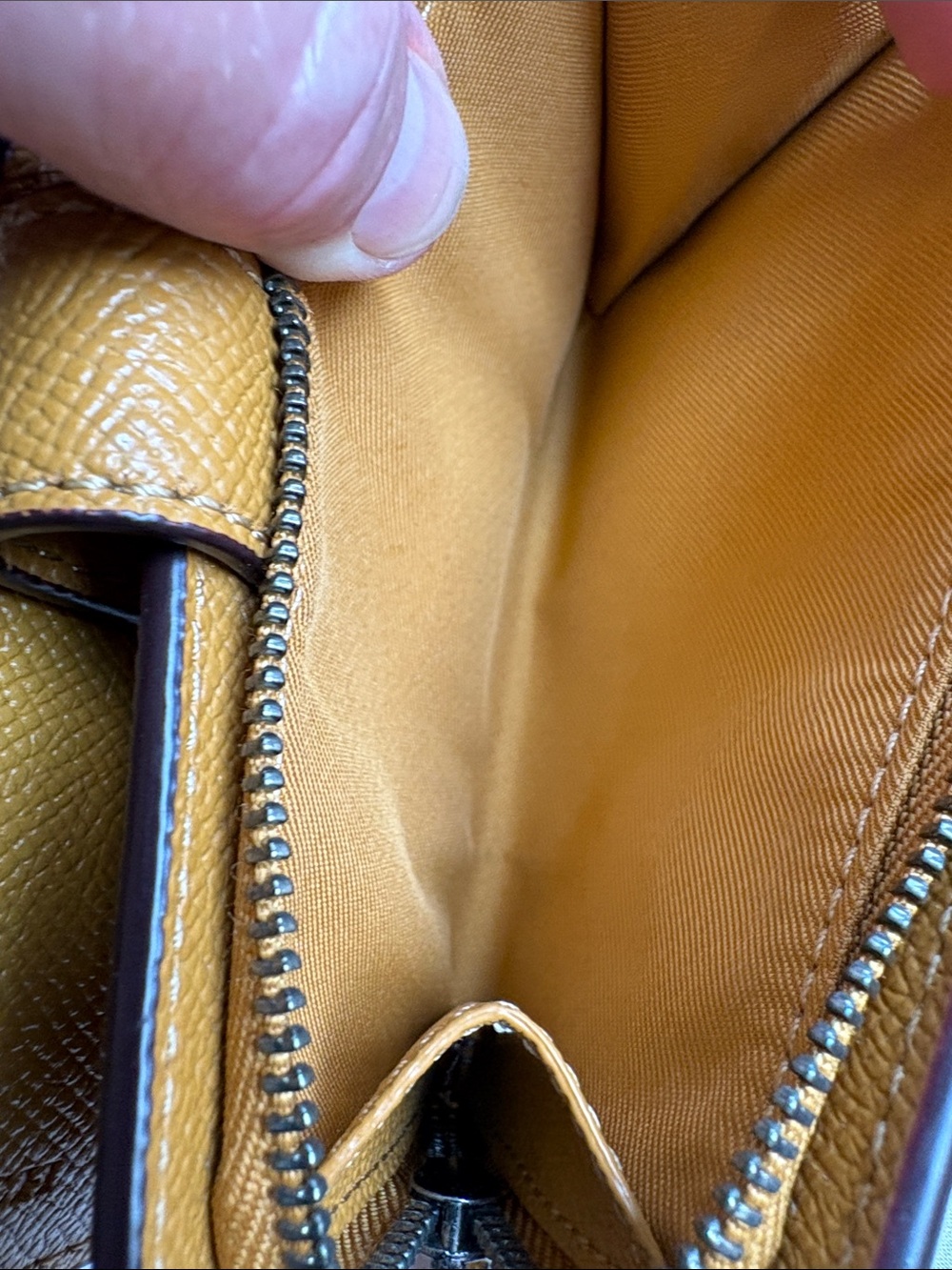 Coach NY Textured Leather Wallet With Snap Closure like new - Picture 4 of 8